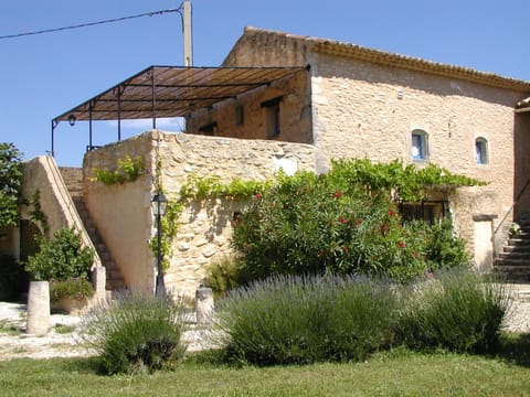 Le Mas Draiou Ecogites - 2 gites et une chbre familliale combinables 14 pers House in Provence-Alpes-Côte d'Azur