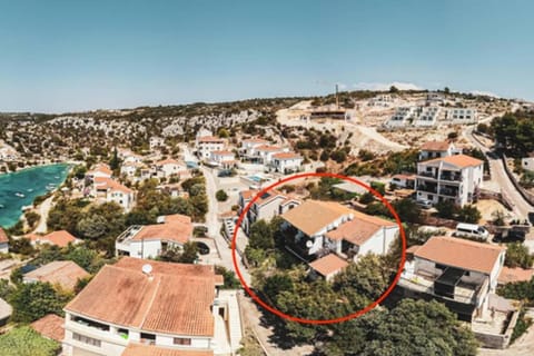 Neighbourhood, Bird's eye view