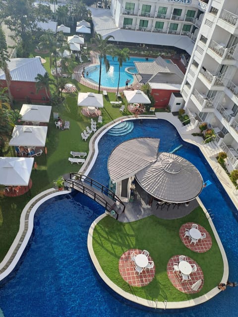 Property building, Day, Bird's eye view, Garden, Garden view, Swimming pool