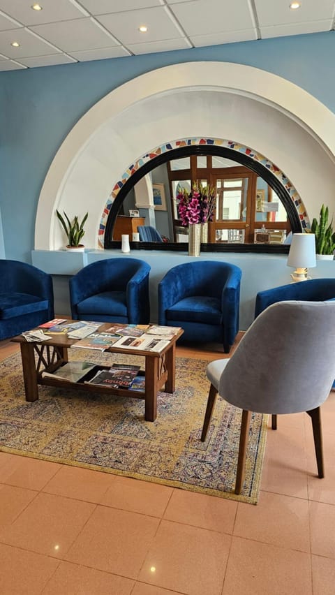 Lobby or reception, Seating area, air conditioner