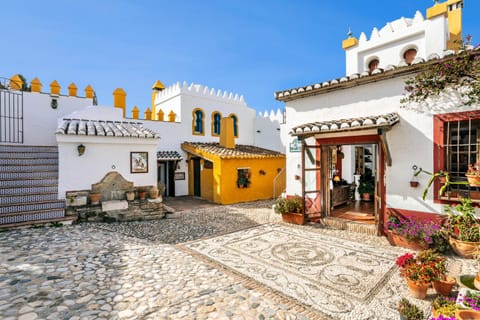 Property building, Patio, Facade/entrance