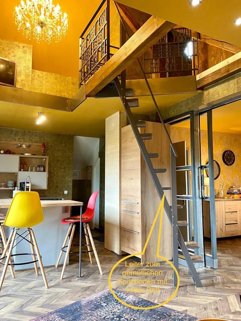 Kitchen or kitchenette, Seating area