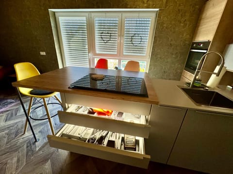 Coffee/tea facilities, Kitchen or kitchenette, Dining area