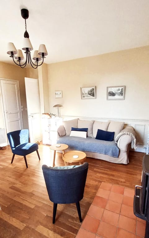 Living room, Decorative detail, Seating area