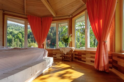 Bed, Day, Photo of the whole room, Bedroom, Mountain view