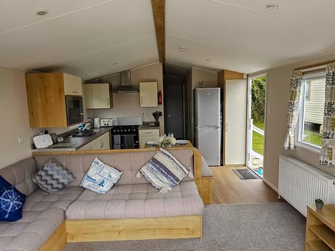 Seating area, Dining area, Evening entertainment, pet friendly, kitchen