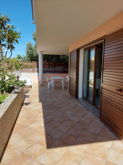 Patio, Facade/entrance, Balcony/Terrace