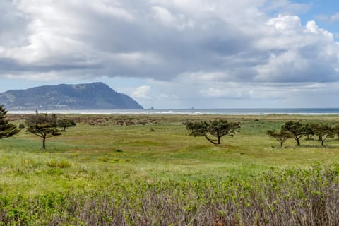 Ocean Avenue - Meredith Lodging House in Gearhart