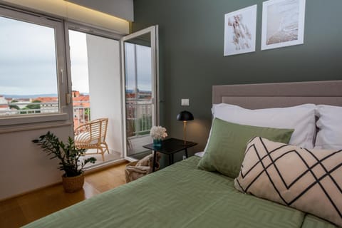 View (from property/room), View (from property/room), Bedroom, City view, City view, Sea view, Sea view