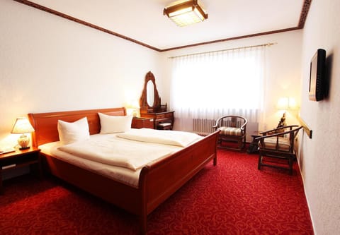 Bed, Day, TV and multimedia, Photo of the whole room