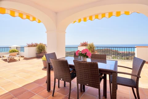 Day, Natural landscape, View (from property/room), Balcony/Terrace, Seating area, Dining area, Sea view