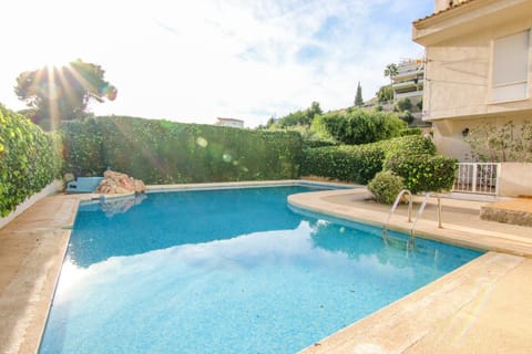 Swimming pool, Swimming pool