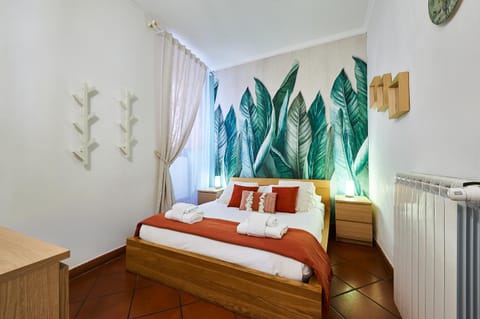 Bed, TV and multimedia, Bedroom, locker, towels, wardrobe