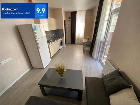 Kitchen or kitchenette, Living room, Seating area, Dining area