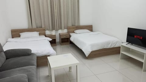 Cozy Rooms and Small Partitions for Men guests in Dubai Apartment in Dubai