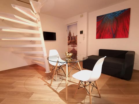 Communal lounge/ TV room, Dining area