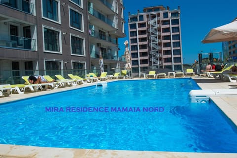 Property building, Swimming pool, sunbed