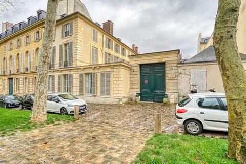 Property building, Parking