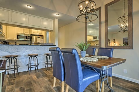 Modern Townhome with Patio, Next Door to Resort House in Horseshoe Bay