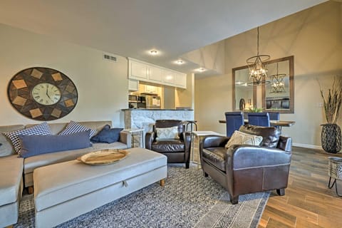 Modern Townhome with Patio, Next Door to Resort House in Horseshoe Bay