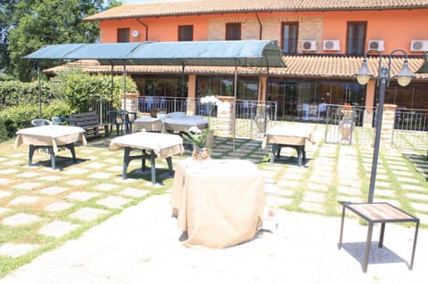Property building, Restaurant/places to eat