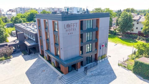 Property building, Restaurant/places to eat, City view, Location, Parking
