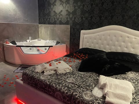 Hot Tub, Swimming pool