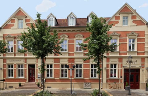 Facade/entrance