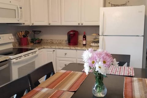 Lakehouse has Spectacular View plus Easy Access! Apartment in Arkansas