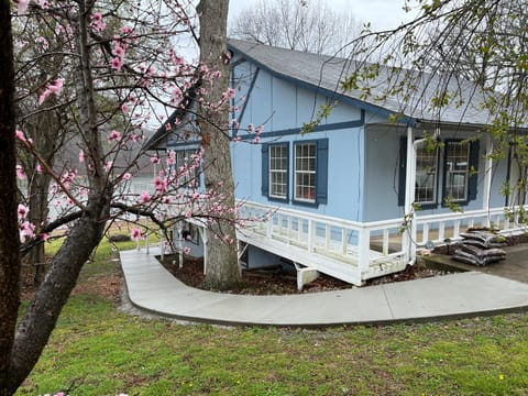Lakehouse has Spectacular View plus Easy Access! Apartment in Arkansas