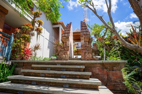 Property building, Facade/entrance