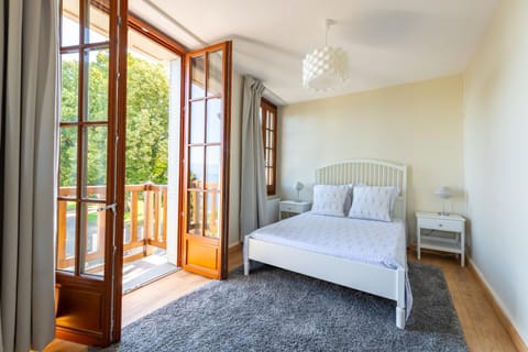 Bed, Balcony/Terrace, Bedroom