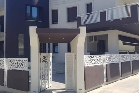 Aretoysa Center Luxury Suites 2 Apartment in Nea Peramos