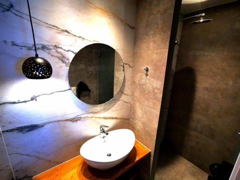 Shower, Bathroom, heating