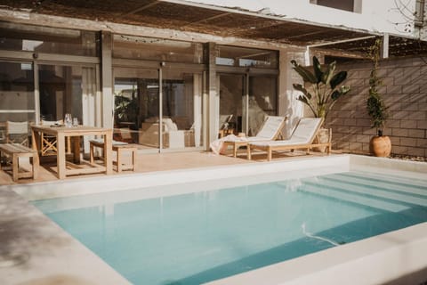 Pool view, Swimming pool, sunbed