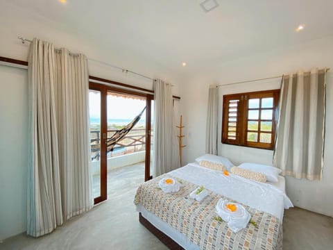 Photo of the whole room, Sea view
