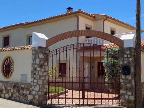 Facade/entrance, Off site