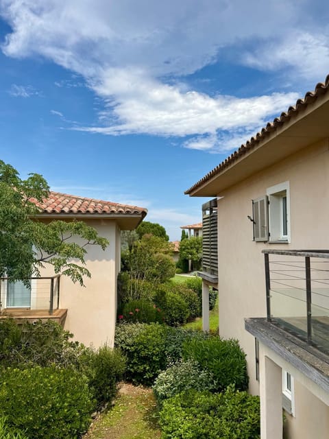 Property building, Day, Garden, Garden view