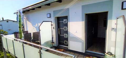 Facade/entrance, Balcony/Terrace