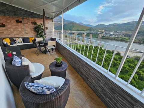 View (from property/room), Balcony/Terrace, Mountain view, River view