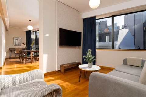 TV and multimedia, Living room, Seating area, Dining area
