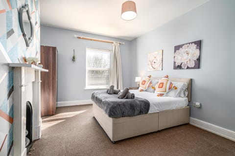 Bed, Photo of the whole room, Bedroom