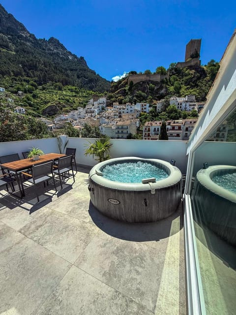 Natural landscape, Hot Tub, Hot Tub, Balcony/Terrace, Spa and wellness centre/facilities, Mountain view