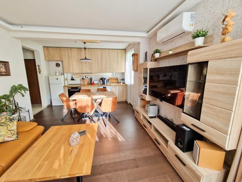 Kitchen or kitchenette, Living room