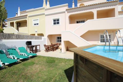 Off site, Dining area, Swimming pool