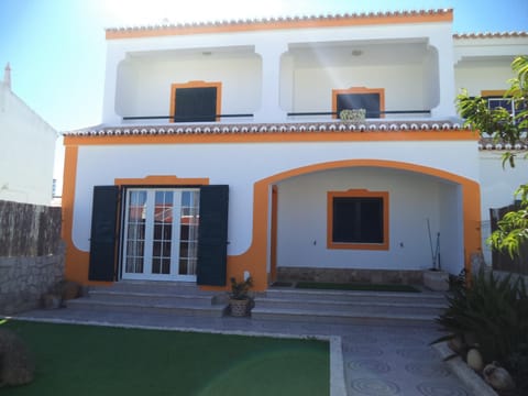 Property building, Patio, Facade/entrance, Garden