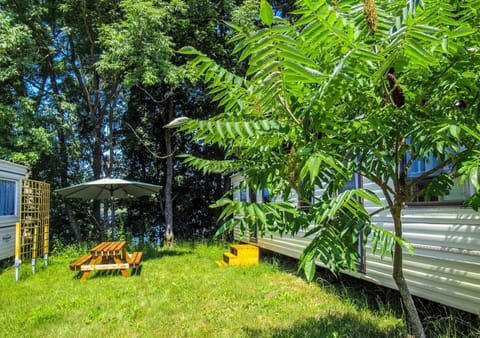 Property building, Natural landscape, Garden, Evening entertainment, Garden view