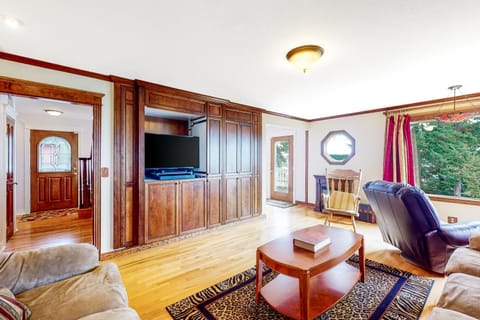 Blue Heron Bluff House in Newport