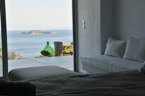 View (from property/room), Balcony/Terrace, Seating area, Sea view