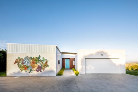 Property building, Facade/entrance, Property logo or sign